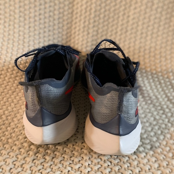 Nike Zoom running shoes mens 10. Like new, worn once. Grey/ blue BQ3292-400 - Picture 4 of 6